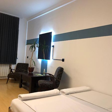 4 Friends Hostel 耶烈万 外观 照片