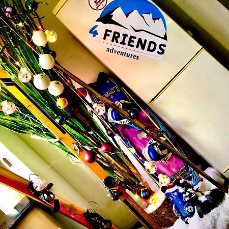 4 Friends Hostel 耶烈万 外观 照片