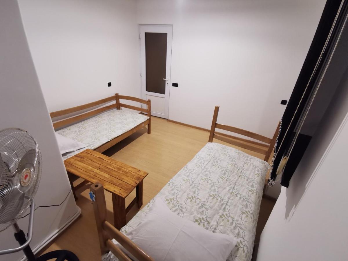 4 Friends Hostel 耶烈万 外观 照片