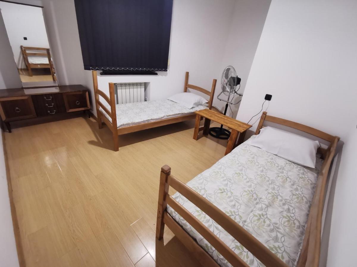 4 Friends Hostel 耶烈万 外观 照片