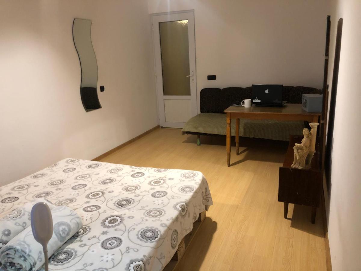 4 Friends Hostel 耶烈万 外观 照片