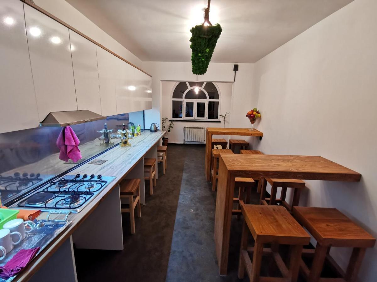 4 Friends Hostel 耶烈万 外观 照片