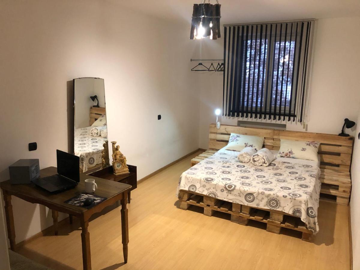 4 Friends Hostel 耶烈万 外观 照片