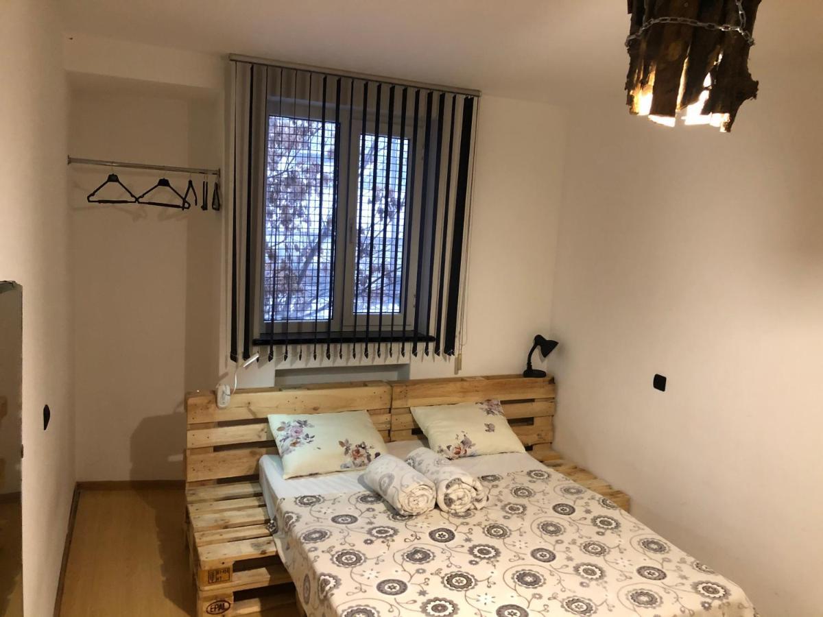 4 Friends Hostel 耶烈万 外观 照片