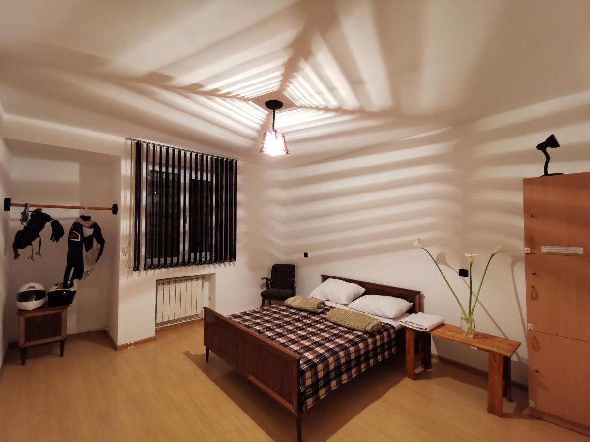 4 Friends Hostel 耶烈万 外观 照片