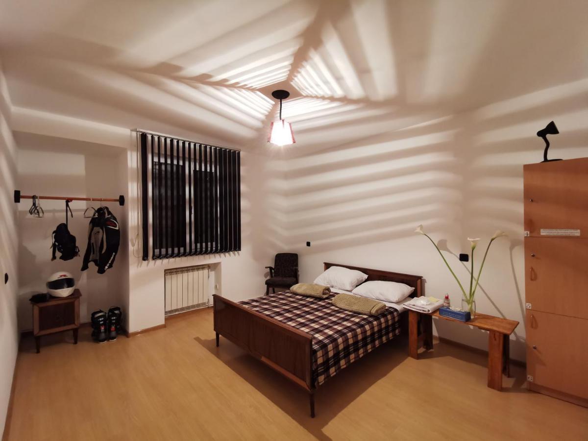 4 Friends Hostel 耶烈万 外观 照片