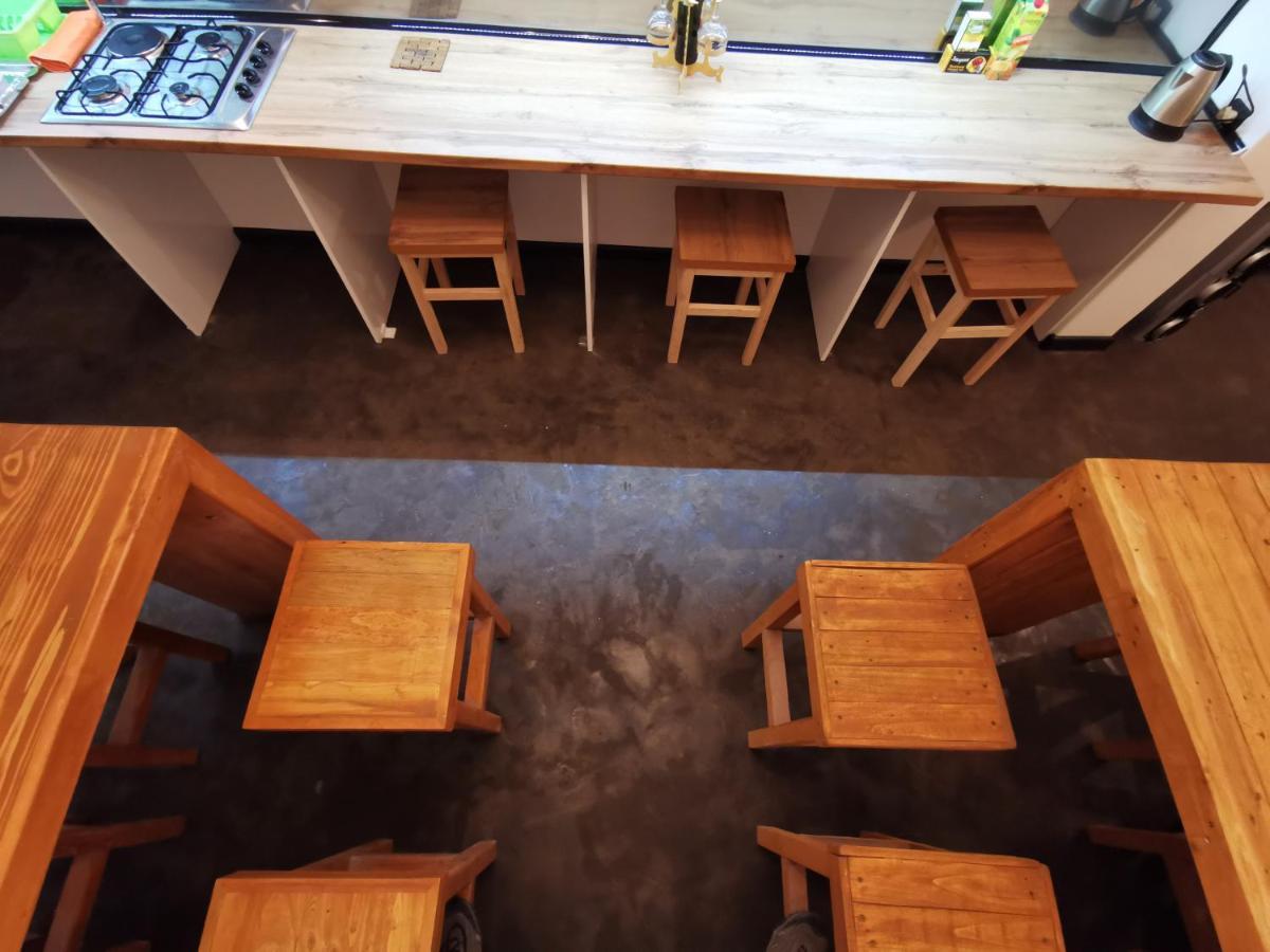 4 Friends Hostel 耶烈万 外观 照片