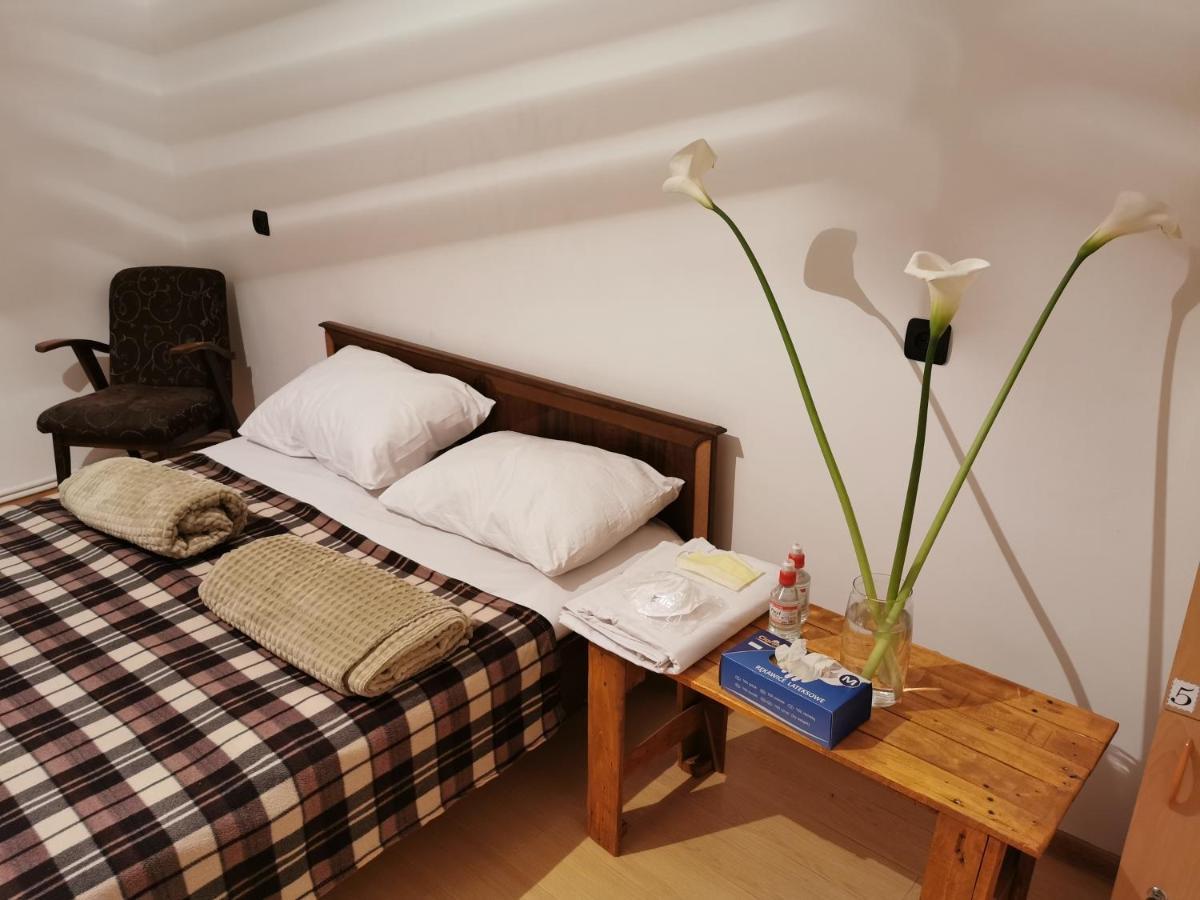 4 Friends Hostel 耶烈万 外观 照片