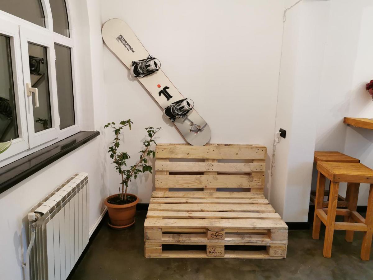 4 Friends Hostel 耶烈万 外观 照片