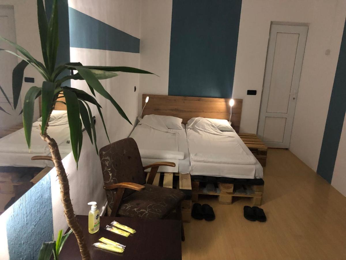 4 Friends Hostel 耶烈万 外观 照片