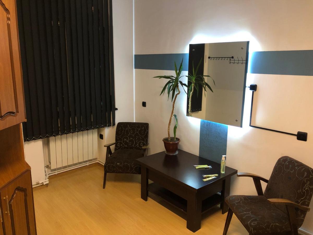 4 Friends Hostel 耶烈万 外观 照片