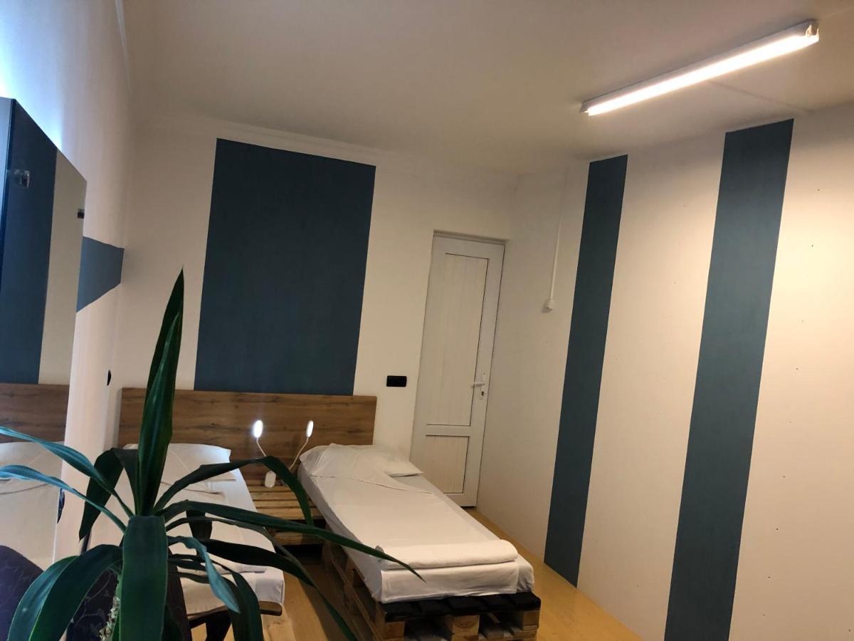 4 Friends Hostel 耶烈万 外观 照片