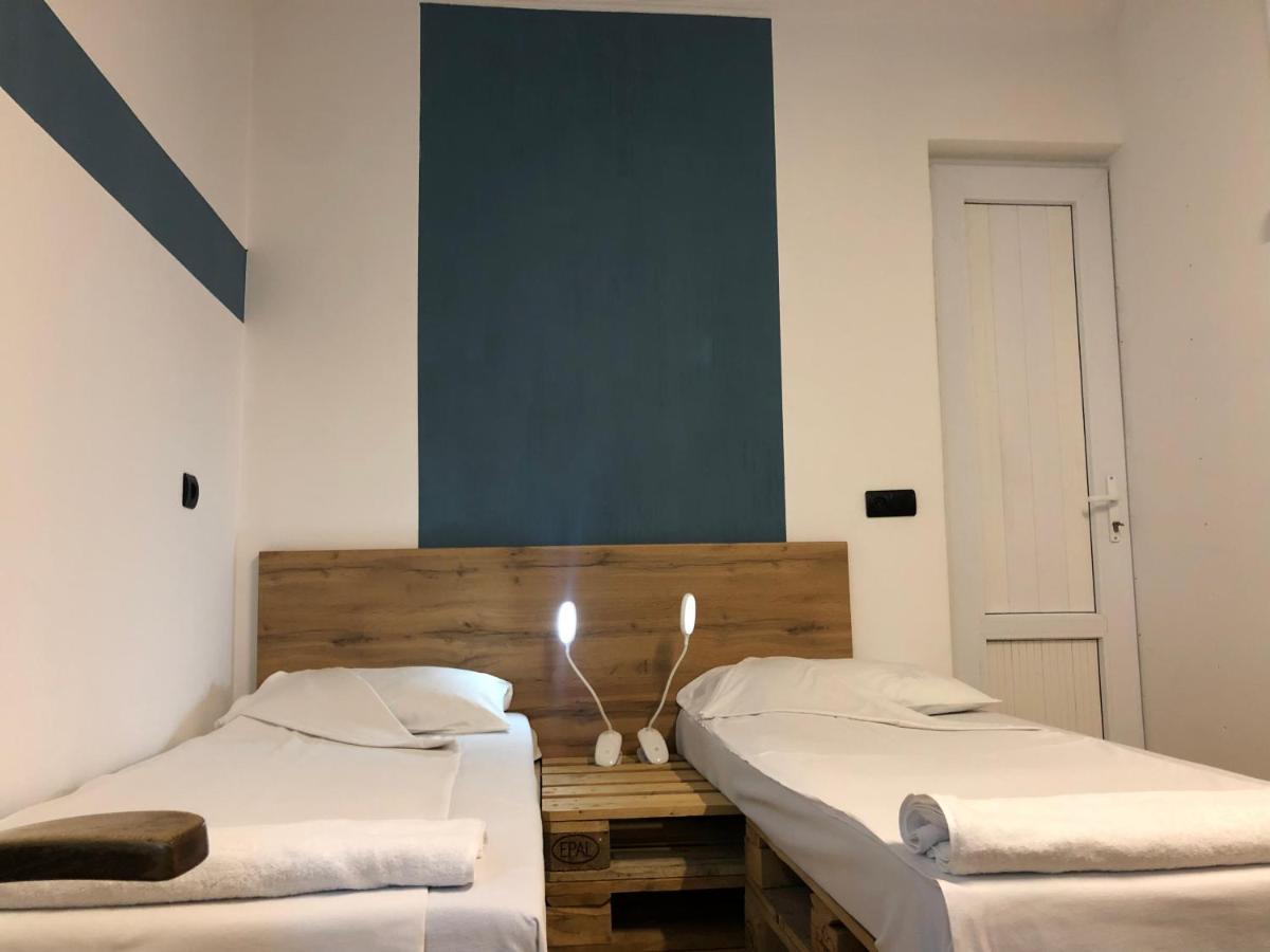 4 Friends Hostel 耶烈万 外观 照片