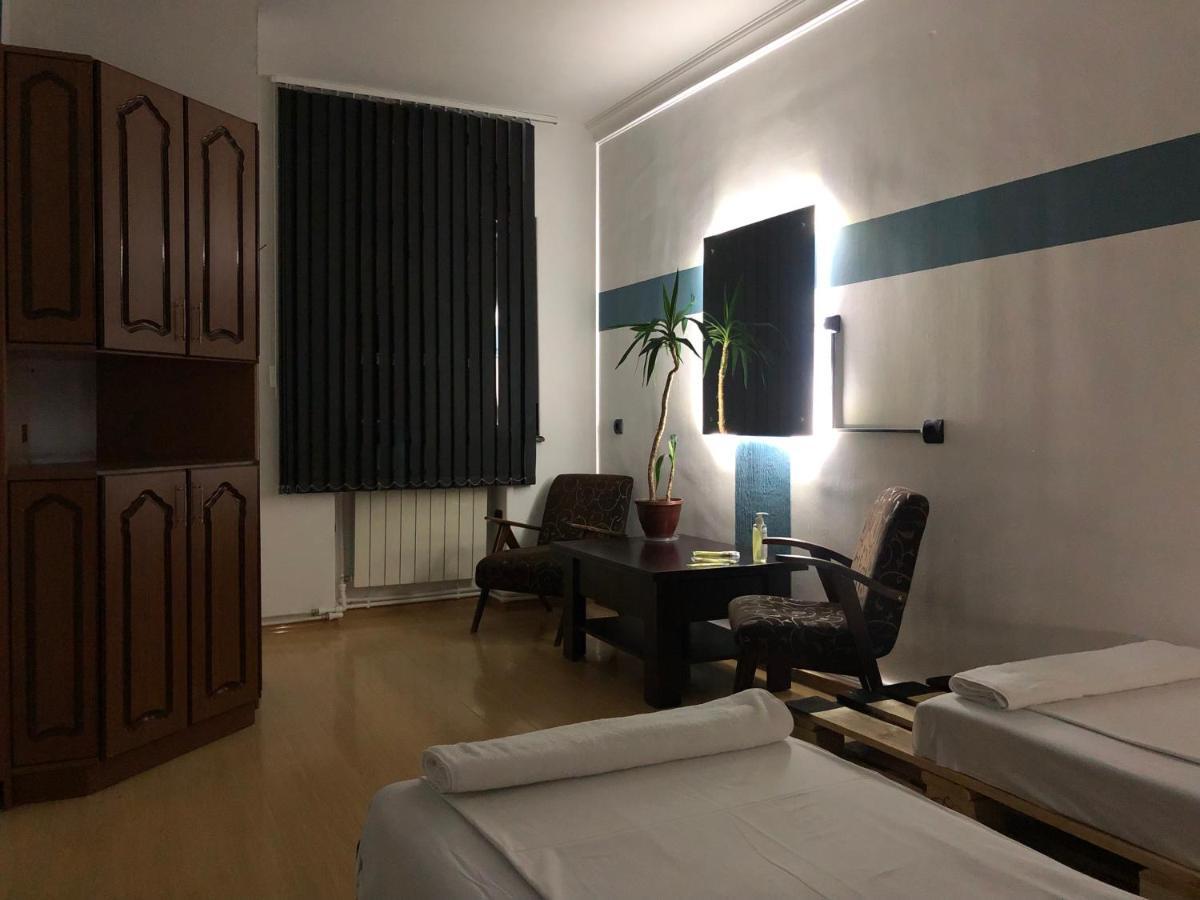 4 Friends Hostel 耶烈万 外观 照片