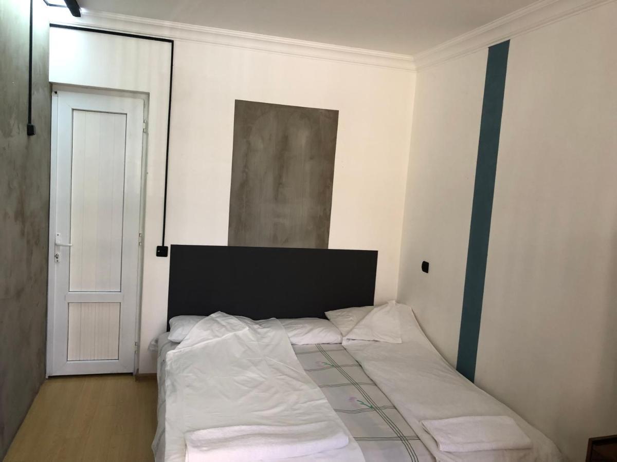 4 Friends Hostel 耶烈万 外观 照片