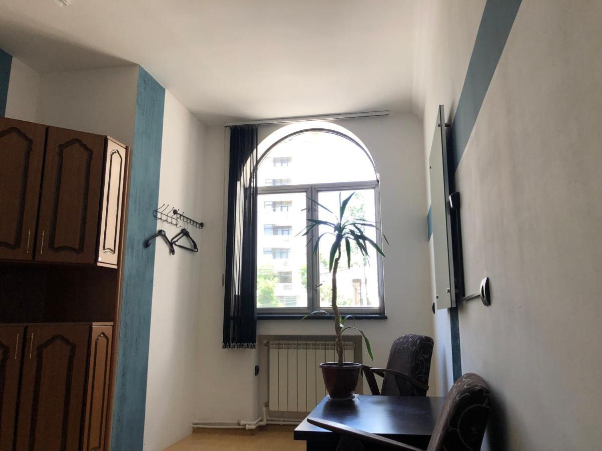 4 Friends Hostel 耶烈万 外观 照片