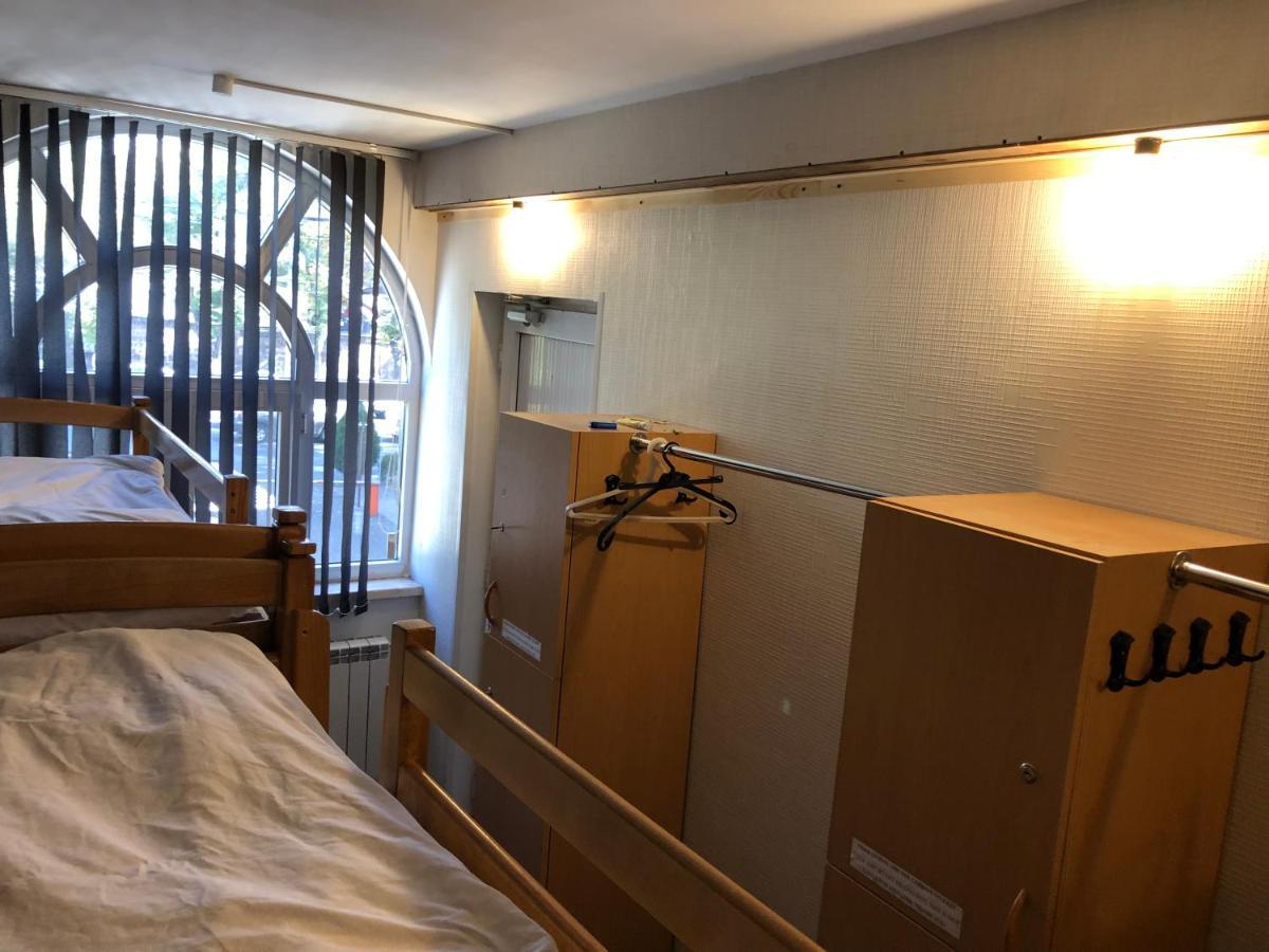 4 Friends Hostel 耶烈万 外观 照片