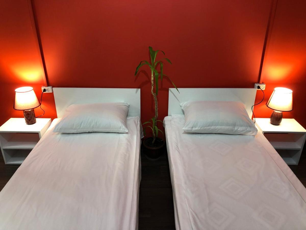 4 Friends Hostel 耶烈万 外观 照片