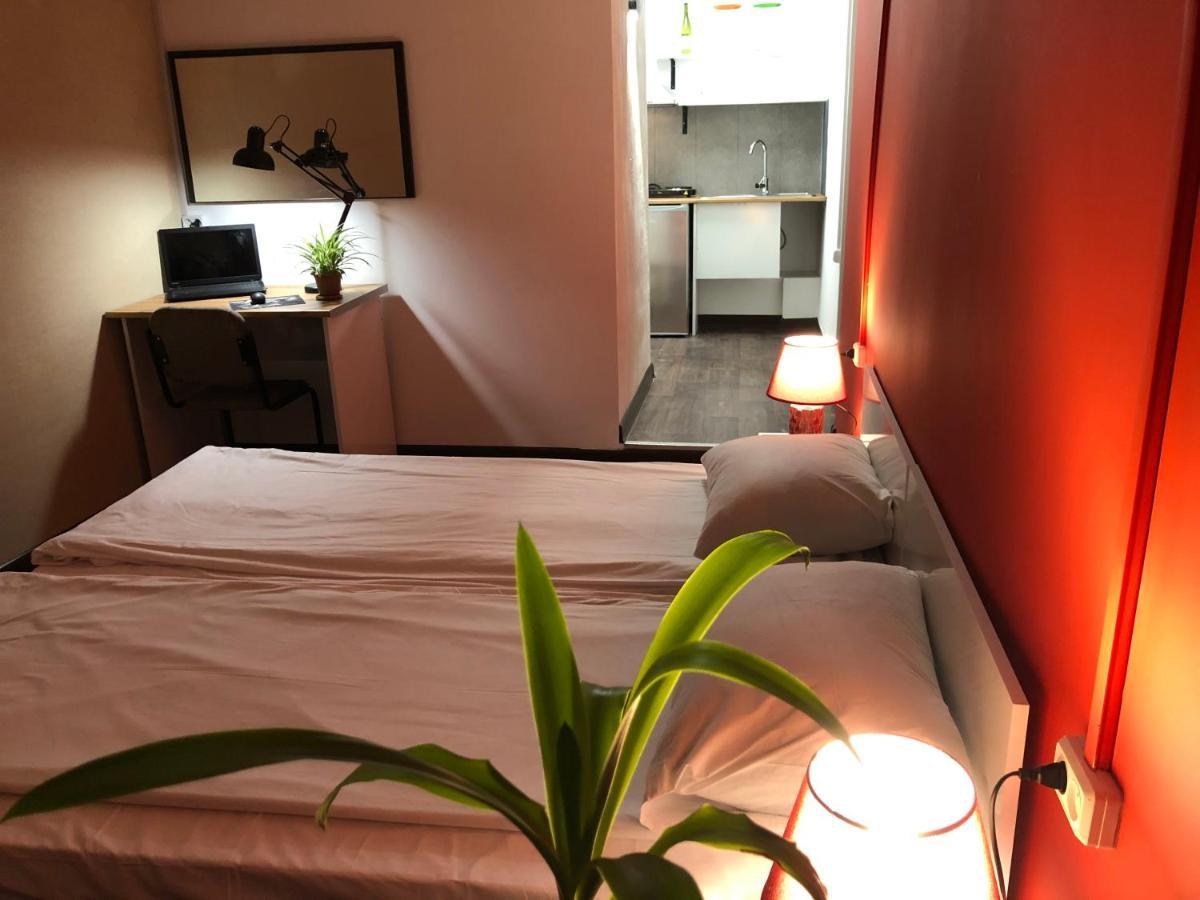 4 Friends Hostel 耶烈万 外观 照片