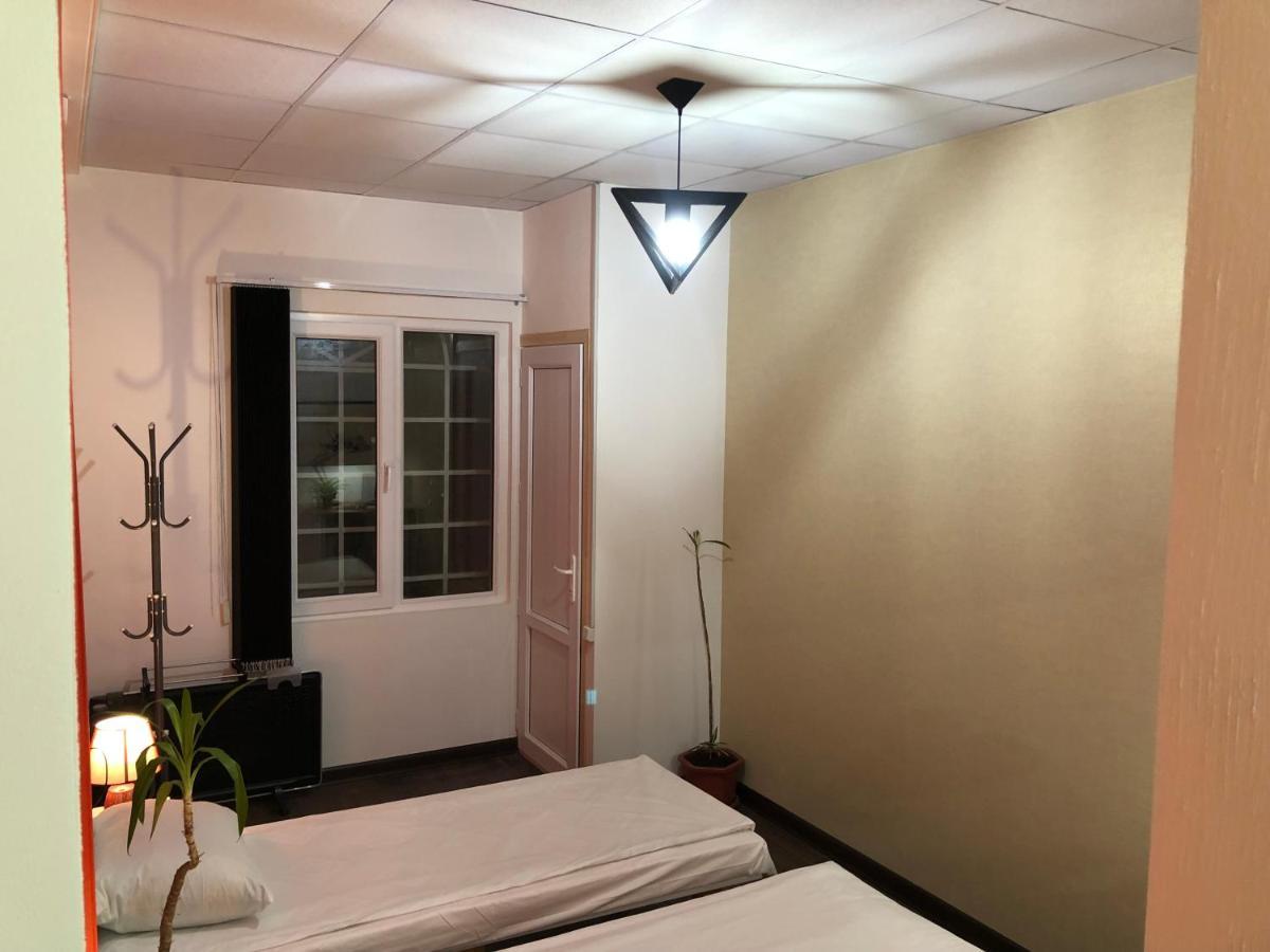 4 Friends Hostel 耶烈万 外观 照片