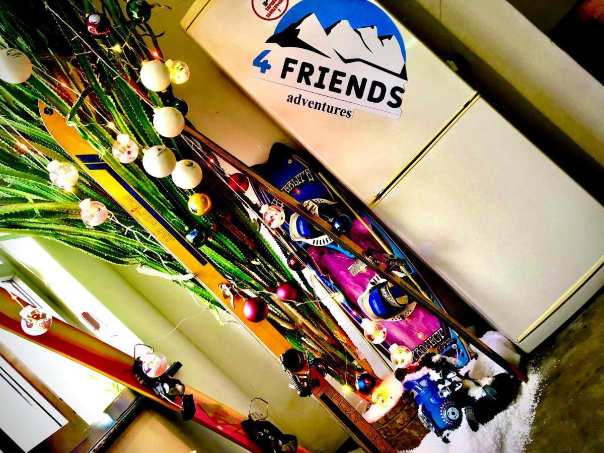 4 Friends Hostel 耶烈万 外观 照片